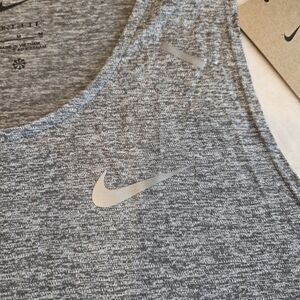 New with Tags Nike Dri-FIT "Runng" Men's Medium Running Tank Top CZ9179-084
